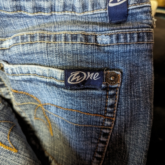 Ladies "One" Brand Jeans Size 29 Like New! - Picture 5 of 5